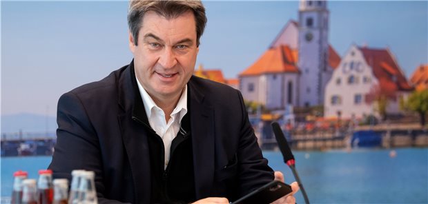 Bayern will noch im Mai auch ohne Priorisierung gegen SARS-CoV-2 impfen Nicht in Sachen Kanzlerkandidatur auf der Bühne, sondern vor Beginn einer Kabinettssitzung zur weiteren Entwicklung der Corona-Lage in Bayern: Ministerpräsident Markus Söder.