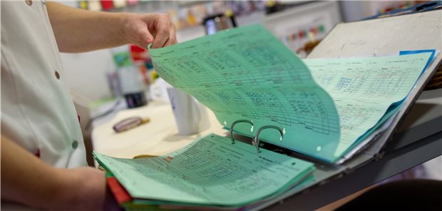 Klinik-Lobby will „Bürokratie-Lockdown“ wegen Omikron Nicht notwendige Dokumentationen aussetzen – das fordert die Deutsche Krankenhausgesellschaft, um stark beanspruchtes Klinikpersonal zu entlasten.