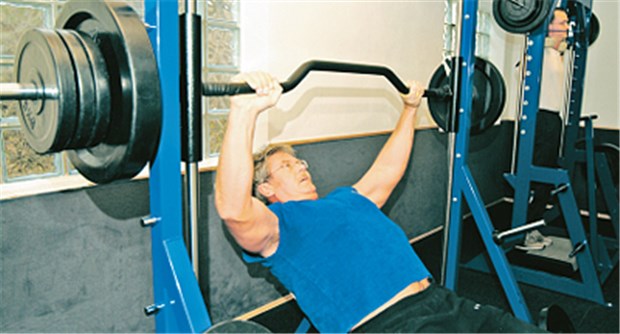 Nicht nur Ausdauer- und Atemtraining, sondern auch Krafttraining erhöht die Belastbarkeit von COPD-Patienten.