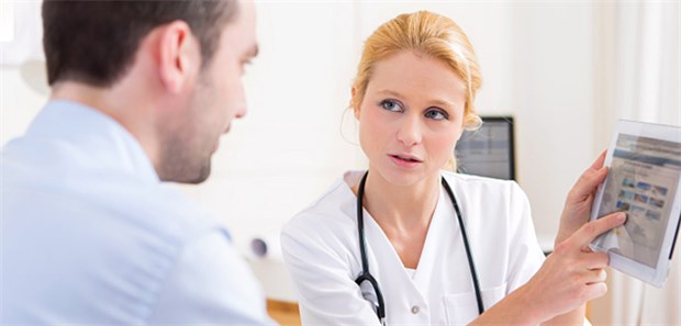 Nicht nur beim Aufklärungsgespräch helfen Tablets. Einige Formular-Eingaben können mit ihrer Hilfe direkt an denPatienten delegiert werden.