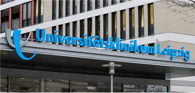Unikliniken beziehen zunehmend Angehörige aktiv mit in die Behandlung ein Nicht nur das Uniklinikum in Leipzig versucht, bei neurologischen Erkrankungen verstärkt die Angehörigen einzubinden. Spezielle Sprechstunden sollen helfen, sich auf die neue Situation mit der Erkrankung einzustellen.