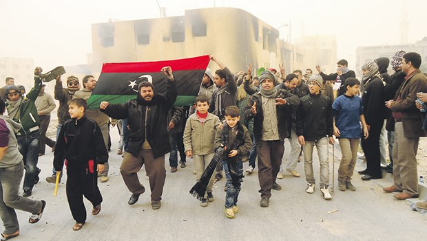 Börsen reagieren sensibel auf Krise in Libyen Nicht nur der libysche Staatschef, auch Investoren verfolgen gespannt die Aufstände wie hier in der Hafenstadt Tobruk.