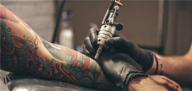 Nicht nur die Hygiene ist im Tattoo-Studie wichtig, sondern auch die korrekte Nachsorge.