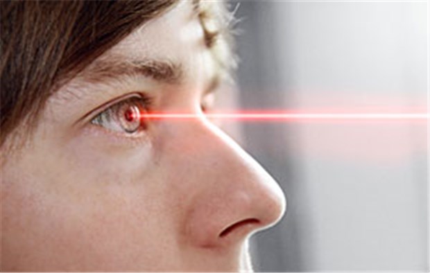 Laserpointer-Attacken auf Piloten drastisch gestiegen Nicht nur für Piloten gefährlich: Laser direkt ins Auge.