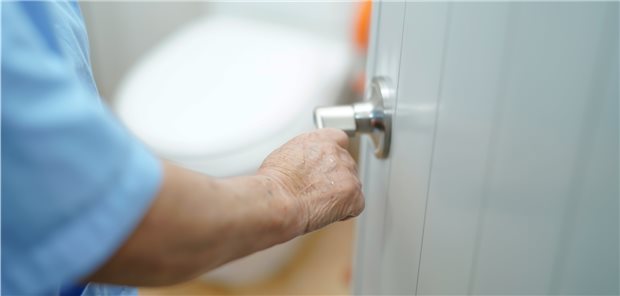 Nicht rechtzeitig das WC zu erreichen – für Ältere mit Harninkontinenz eine ständige Sorge.
