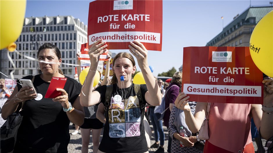 Nicht zufrieden mit der Gesundheitspolitik: Die medizinischen Fachangestellten z...