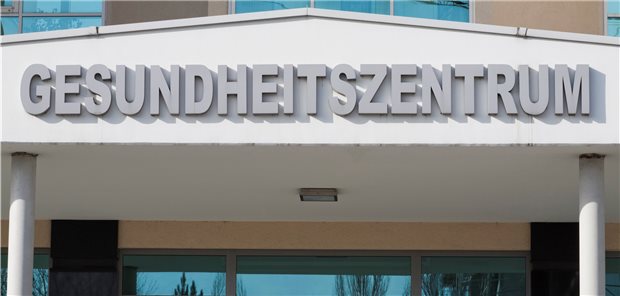 Kommunale Versorgungszentren sollen Hausärzte nach Cuxhaven locken Niedersachsen plant drei regionale Versorgungszentren im Landkreis Cuxhaven und hofft, Hausärzte dafür gewinnen zu können.