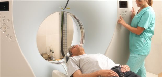 Niedrigdosis-CT zum Lungenkrebs-Screening: Das könnte im kommenden Jahr zur Kassenleistung werden. Damit soll eine Krebserkrankung frühzeitig erkannt werden. So steigen die Heilungschancen.