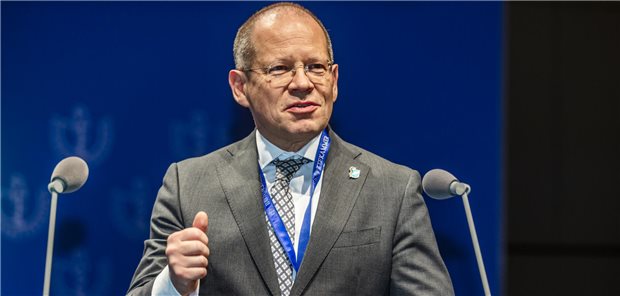 „Niemand will Kurse wegnehmen, die wir brauchen“: MB-Vize Dr. Andreas Botzlar erläuterte den Antrag zu den Kosten für Psychosomatische Grundversorgung.