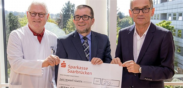 Dankeschön nach 50 Jahren Nikolaus Schmitt wurde 1966 in der ersten deutschen Kinderherzchirurgie in Göttingen operiert. 50 Jahre später sagte er mit einer Geldspende Danke.