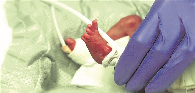 „Nikotinbaby“? Falls ja, darf die Klinik keine Behandlung des Drogenentzugssymptoms abrechnen.