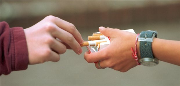 Trend zum Nichtrauchen hält bei Jugendlichen an Noch immer greifen viele junge Menschen in Deutschland zur Kippe. Insgesamt ist die Prävalenz aber rückläufig, so die Bundeszentrale für gesundheitliche Aufklärung.