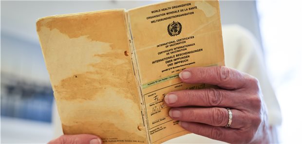 Nachträgliches Impfattest: Ärzte sind aus dem Schneider Noch nicht ganz digital: Auch zu Nachtragungen von COVID-19-Impfungen im Impfpass werden Ärzte nicht verpflichtet.