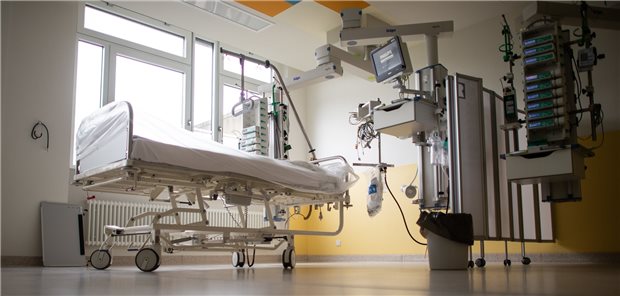 Polikliniken als neuer Ansatz für Integrierte Versorgung? Noch stehen Intensivbetten leer. Aber der nächste Schutzschirm mit Freihaltepauschalen für Kliniken soll diese Woche bereits beschlossen werden.