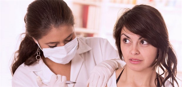 HPV-Impfung auch für Jungen gefordert Noch vor dem ersten Geschlechtsverkehr sollten junge Mädchen geimpft werden. Doch die Impfquoten lassen in Deutschland zu wünschen übrig.