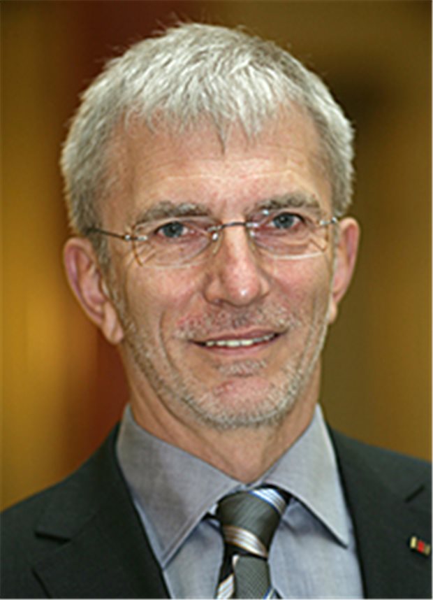 Sachsen-Anhalt will mehr Kooperation im Gesundheitswesen Norbert Bischoff (SPD): Er ist der alte und der neue Gesundheitsminister in Sachsen-Anhalt.