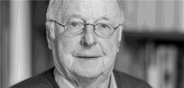 Norbert Blüm gestorben Norbert Blüm war der einzige Minister, der in der kompletten Regierungszeit von Bundeskanzler Helmut Kohl zu dessen Kabinett gehörte.