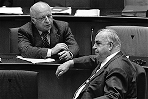 Helmut Kohl – Kanzler der Einheit Norbert Blüm war unter Helmut Kohl zuständig für die GKV. © picture alliance
