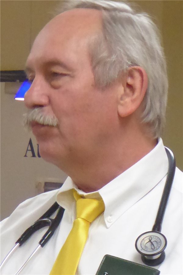 Wie MoniKa Ärzte und Patienten entlastet Norbert Mülleneisen ist Facharzt für Innere Medizin und Lungen- und Bronchialheilkunde und seit 1996 in Leverkusen niedergelassen. Medizin studierte er in Köln, Berlin und Boston (USA).