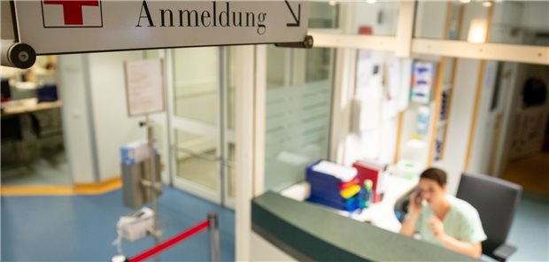 Notaufnahme in einem Krankenhaus: Wer muss stationär, wer kann ambulant versorgt werden? Ein Ersteinschätzungsverfahren soll Dringlichkeiten priorisieren.