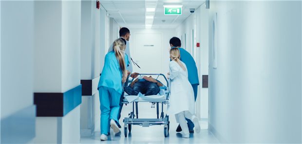 Notaufnahmen können Orte der Gewalt gegen Gesundheitsberufler sein: Diese Taten soll die Justiz strenger bestrafen können.