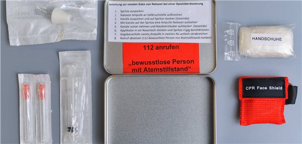 Mit dem Naloxon-Notfallkit zum Lebensretter Notfall-Set des Medikaments Naloxon – hier das Set, das bereits 2018 im Rahmen von Schulungen des Drogenvereins Mannheim verwendet wurde.