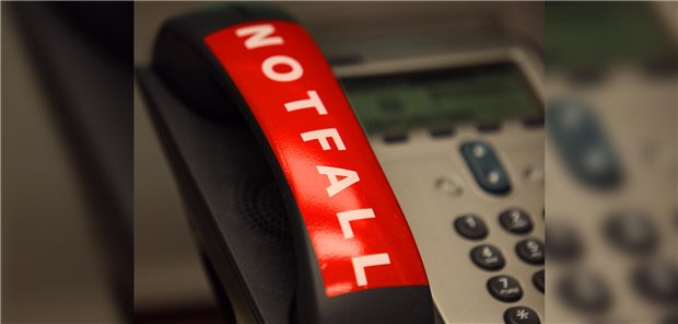 Telefon mit der Aufschrift "Notfall"