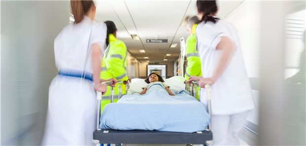 Notfall im Krankenhaus: Viele Kliniken sind seit Jahren personell stark unterbesetzt. spotmatikphoto / Stock.Adobe.com