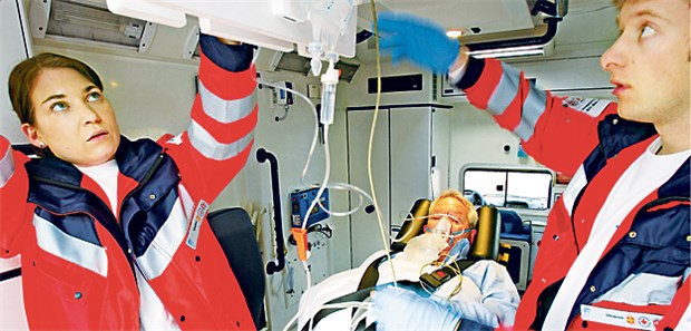 Jedes dritte Hirnaneurysma platzt Notfallversorgung bei Ruptur eines Hirnaneurysmas. Korreliert die Wahrscheinlichkeit eines solchen Ereignisses nur mit der Größe des Aneurysmas?