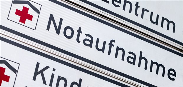 Notfallzentren entlasten: Das Projekt „Sektorenübergreifende ambulante Notfallversorgung“ (SaN) in Hessen zielt auf eine kriteriengestützte Kooperation zwischen den KV-Dispositionszentralen, den Rettungsleitstellen, dem Rettungsdienst, den Kliniken und den ambulanten Einrichtungen.