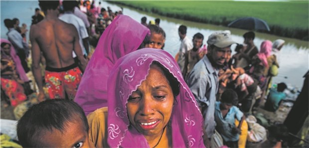 Geflüchtete Rohingya: Angst vor Epidemien in Lagern Nur Ayesha (23) ist seit zwei Tagen auf der Flucht. Sie gehört zur Minderheit der Rohingya.