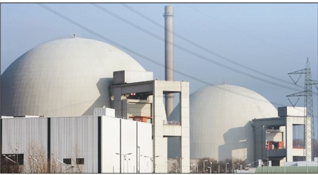 Nahe Atomkraftwerken erkranken Kinder öfter an Krebs - weshalb, weiß bislang keiner Nur Energieproduzent oder auch Krebsrisiko? Das AKW Biblis in Hessen.