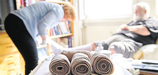 Nur Verbandwechsel? Die Dokumentation der Pflegeleistung lässt bisher viel Spielraum für Betrugsversuche.