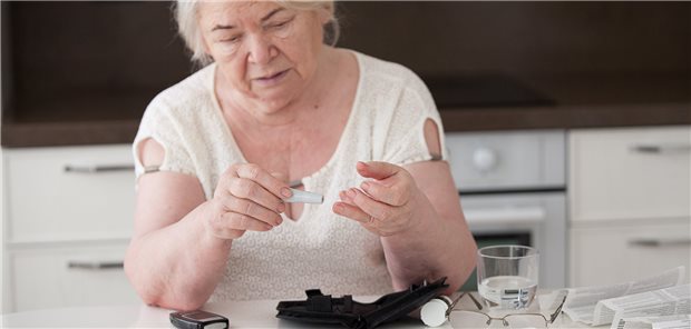 Nur bei jedem vierten bis siebten älteren Diabetiker mit relativ niedrigen HbATextbaustein: Text/Tiefstellen1c-Werten wird die Therapie-Intensität zurückgefahren.