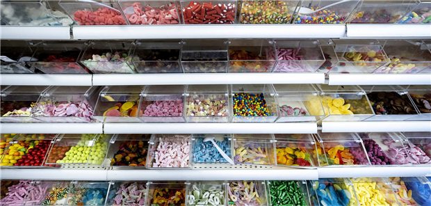 Diabetologen fordern bei Herzprävention ganzheitlichen Ansatz Nur die Prävention von Herz-Kreislauf-Erkrankungen mit einem „selektiven“ Maßnahmenpaket zu adressieren, wie Lauterbach es plant, reiche nicht, meint die Deutsche Diabetes Gesellschaft (DDG). Kardiovaskuläre Erkrankungen entstünden meist aufgrund eines schlechten Lebensstils, also unter anderem durch ungesunde Ernährung. Das sei zu bedenken. (Symbolbild)