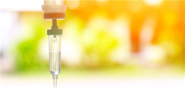 Nur die parenterale Gabe von Vitamin C erzielt ausreichende Wirkspiegel. (Symbolbild)