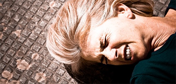 Epilepsie nur selten direkte Todesursache Nur die wenigsten Epilepsie-Patienten sterben unmittelbar an der Krankheit. Eine Studie hat jetzt herausgefunden: Häufiger sind die Begleitumstände der Epilepsie Todesursache.
