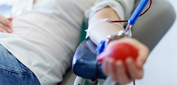 Geld für Blutspende – Medizinethiker befeuert Diskussion Nur drei Prozent der Menschen hierzulande spenden Blut. Nach den derzeit geltenden Zulassungskriterien könnten es allerdings etwa 33 Prozent sein.