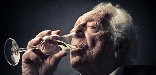 Zwei Fragen enttarnen Alkoholprobleme Nur ein Gläschen in Ehren?