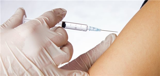 In Schleswig-Holstein können bald Apotheker gegen Grippe impfen Nur ein Piks? In einem Modellprojekt der AOK können Apotheken in Schleswig-Holstein ab kommender Saison die Grippeschutz-Impfung verabreichen.