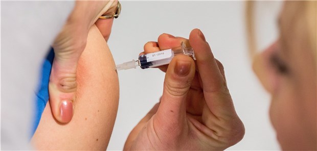 Nur ein kleiner Pieks gegen die Masern – aber es fehlt bei einer Impfpflicht vermutlich an Ärzten, die ihn setzen.