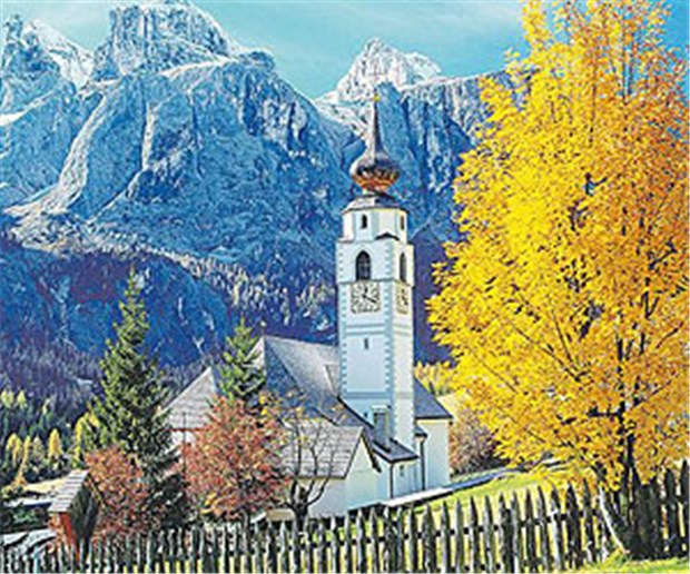 Goldener Herbst in Südtirol Nur eine Stunde von Bozen wartet die Landidylle in Kollfuschg am Fuße des Sella-Gebirges.