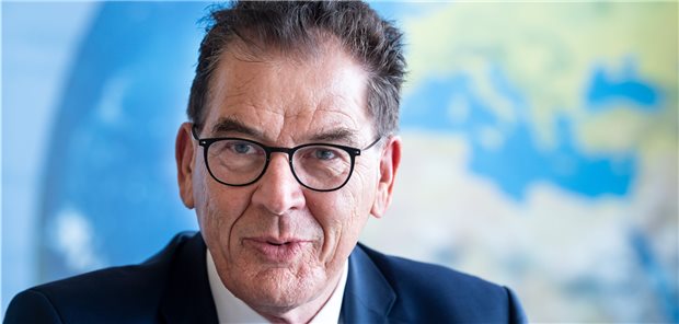 Entwicklungsminister will mehr EU-Hilfe für COVAX Gerd Müller (CSU), Entwicklungsminister