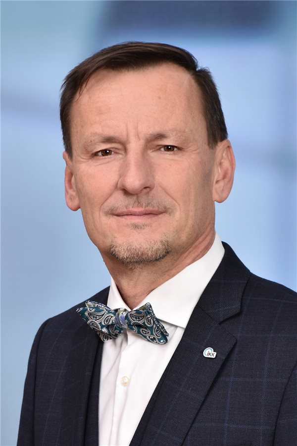 Modernisierungspaket: Kassen vermissen Lösungen zur Kranken- und Pflegefinanzierung „Nur einmal taucht das Stichwort ‚Gesundheit‘ auf - im Zusammenhang mit dem Straßenverkehrsrecht“: IKK e.V.-Geschäftsführer Jürgen Hohnl zum Modernisierungspaket der Ampel.