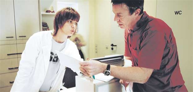 Nur für MFA, die zur nichtärztlichen Praxisassistentin fortgebildet sind, gibt es Honorar. Mancherorts kommt die KV mit der Ausbildung nicht nach.