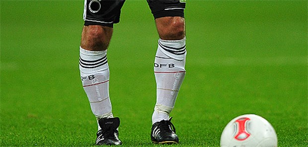 O-Beine durch intensives Fußballspielen O-Beine gibt es auch bei einigen (ehemaligen) deutschen Nationalspielern.