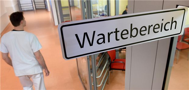 Bayerns Fachärzte: BMG-Notfallreformpläne löst Problem ungezielten Massenansturms nicht Ob Lauterbachs Notfallreformpläne helfen, künftig Patientenanstürme in den Wartebereichen der Klinik-Notaufnahmen zu verhindern, ist aus Sicht der bayerischen Fachärzte mehr als fraglich.