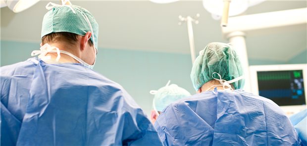 Ob Mann oder Frau: Das Geschlecht der Operierenden macht keinen Unterschied beim Outcome.