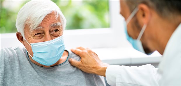 Ob der 84-Jährige, der in einer Hitzewelle über zunehmende Angina-pectoris-Beschwerden klagt oder die 53-jährige Asthmatikerin, deren Allergie schlimmer wird: Die Folgen des Klimawandels sind spürbar (Symbolbild).