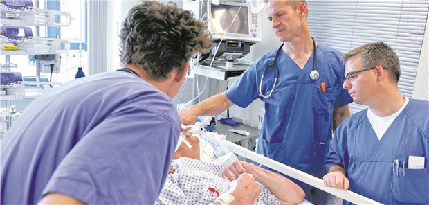 Ob ein Corona-Patient in ein Haus mit Maximalversorgung verlegt werden muss, entscheiden die Intensivmediziner bei den Telekonsilen mit den Kliniken.  K-H Krauskopf, Wuppertal